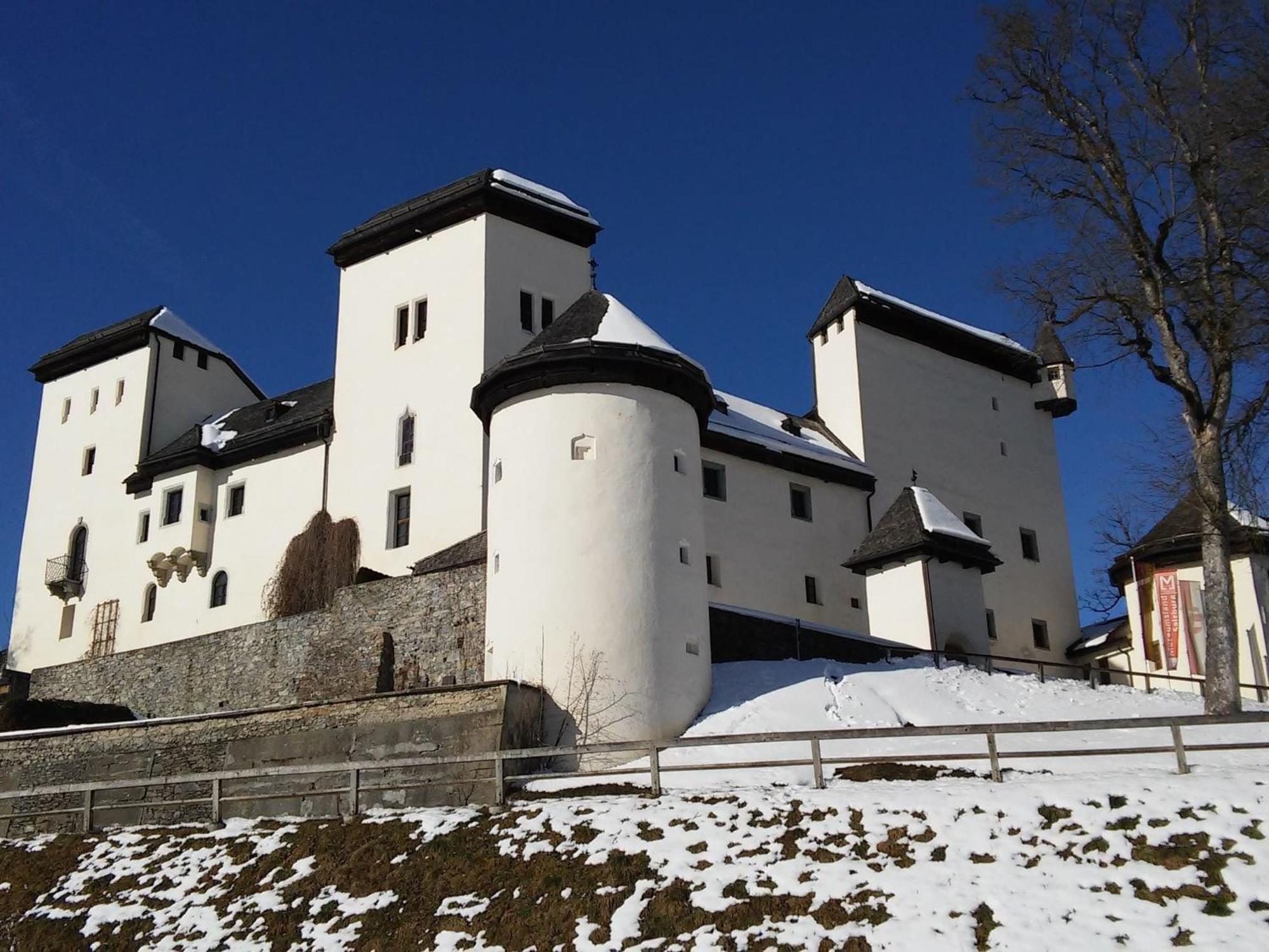 Luxurious Mansion In Goldegg Near Skiing Area Exterior foto